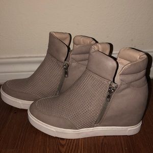 Steve Madden wedge sneakers (9M)